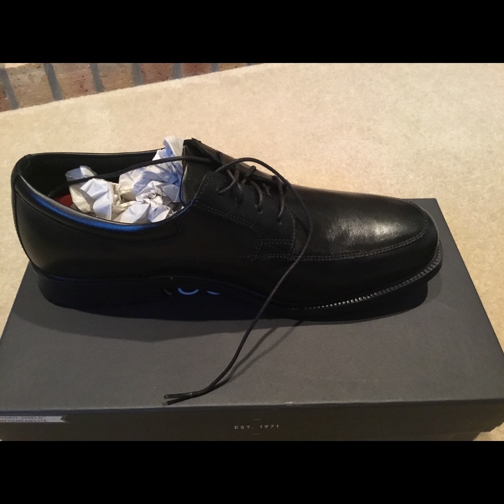 Men’s Rockport lace shoes